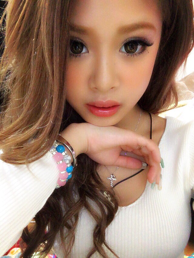 かとみか 加藤美佳 最近のカメラ怖いよね んまとゆことで 今日のmake T Co Uonnw1fgh0