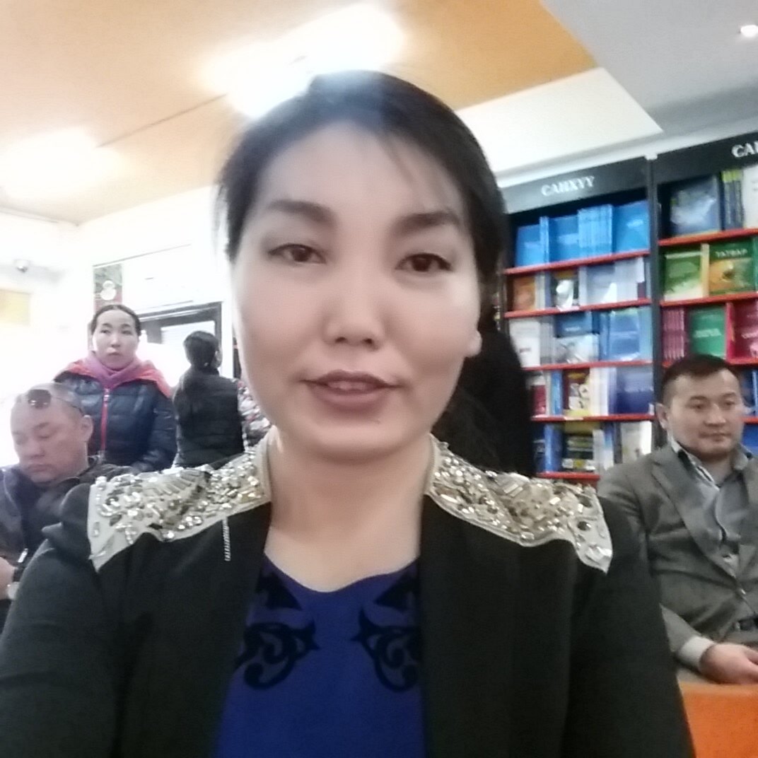 Otgontsagaan1's tweet photo. Jirgeechdiin nomiin udurlug ehelj bn.Mash olon jirgeech nom buteejee #internom #mongolmuruudul https://t.co/vCNjNw4ZQD