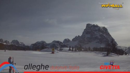 Ski_Civetta's tweet photo. Oggi è la giornata giusta per grandi #sciate! Buon divertimento #amici di @Ski_Civetta ! https://t.co/PxFVMNMcJx