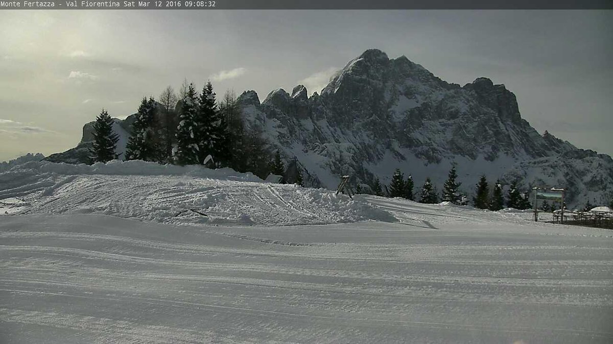 Ski_Civetta's tweet photo. Oggi è la giornata giusta per grandi #sciate! Buon divertimento #amici di @Ski_Civetta ! https://t.co/PxFVMNMcJx