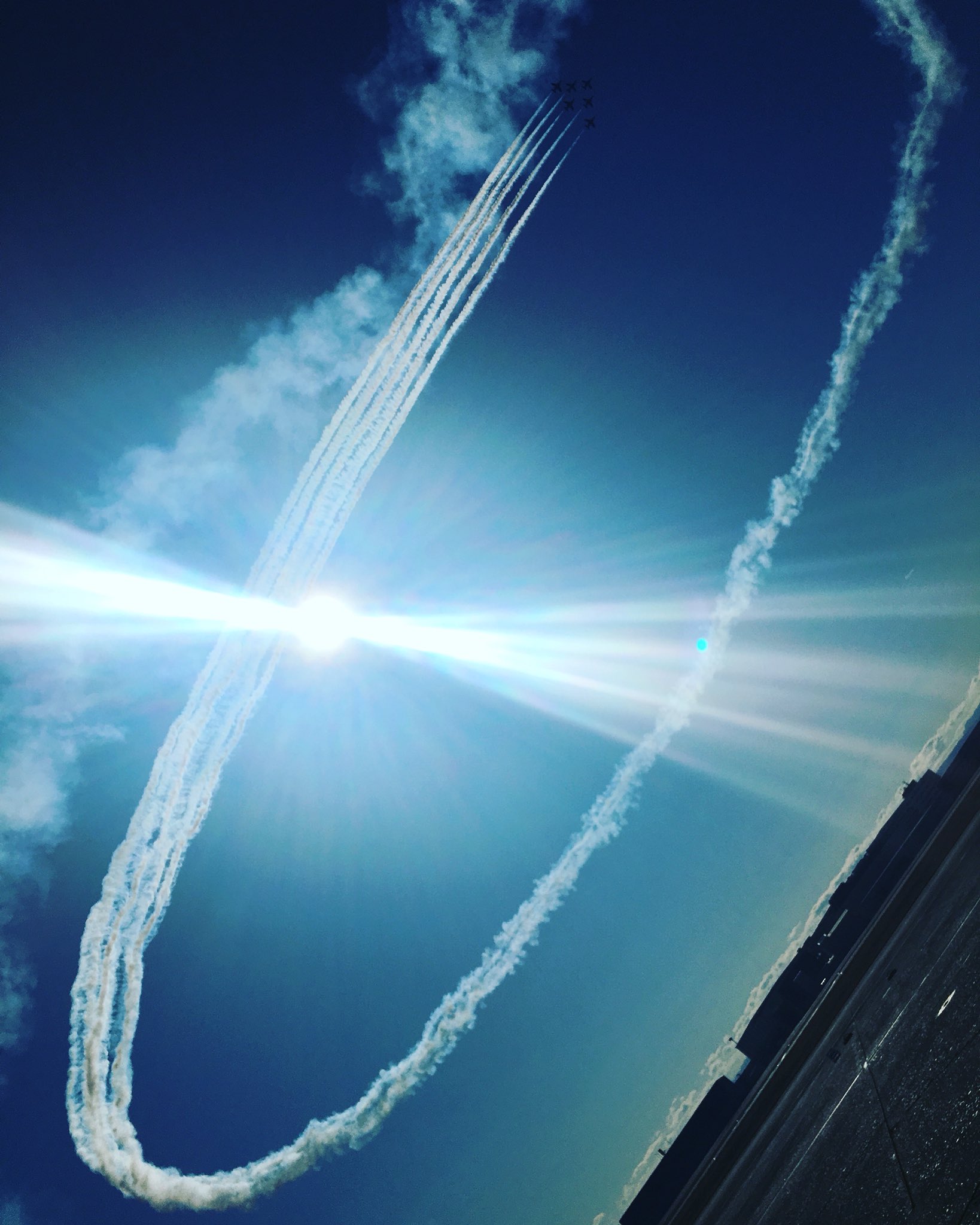 み No Twitter 小牧基地のブルーインパルスすごかったよ O キューピッドは太陽が矢を射ってくれたw 小牧伝統の春日井ターンも太陽のおかげで婚約指輪のようだ T Co 4p1zcyjhk2 Twitter