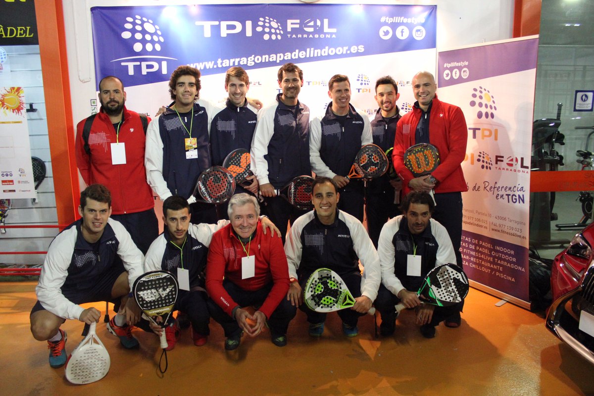 #CtoEsp1ª Comienza el Cto de España Absoluto por equipos con victoria de los favoritos. padelfederacion.es/noticia.asp?Id…