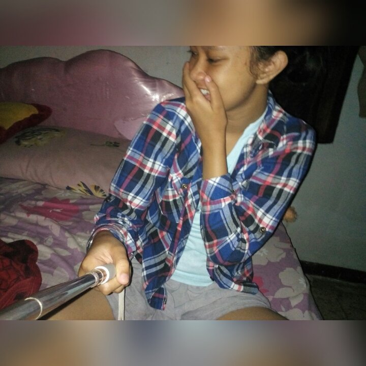 Jangan lupa bahagia,
Kalau belum bahagia sini tak bahagiain😘