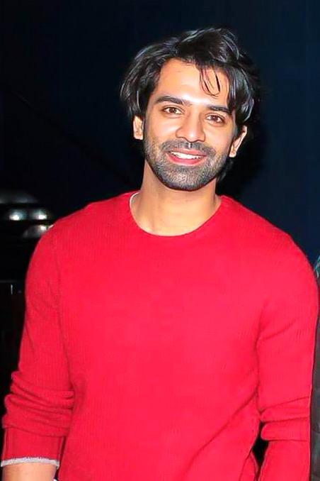AlgeriaNani's tweet photo. @G01335576 @DTopbeautyworld I vote #BarunSobti for #TBworld2016 for The 100 most handsome faces https://t.co/UxwQRU2JVZ