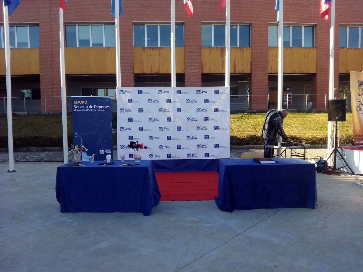 deportesupo's tweet photo. En la #carrrera #popular de la #UPO tienes zona de photocall y libro de firmas. Acércate y utiliza #runningupo https://t.co/yoMirBz40i