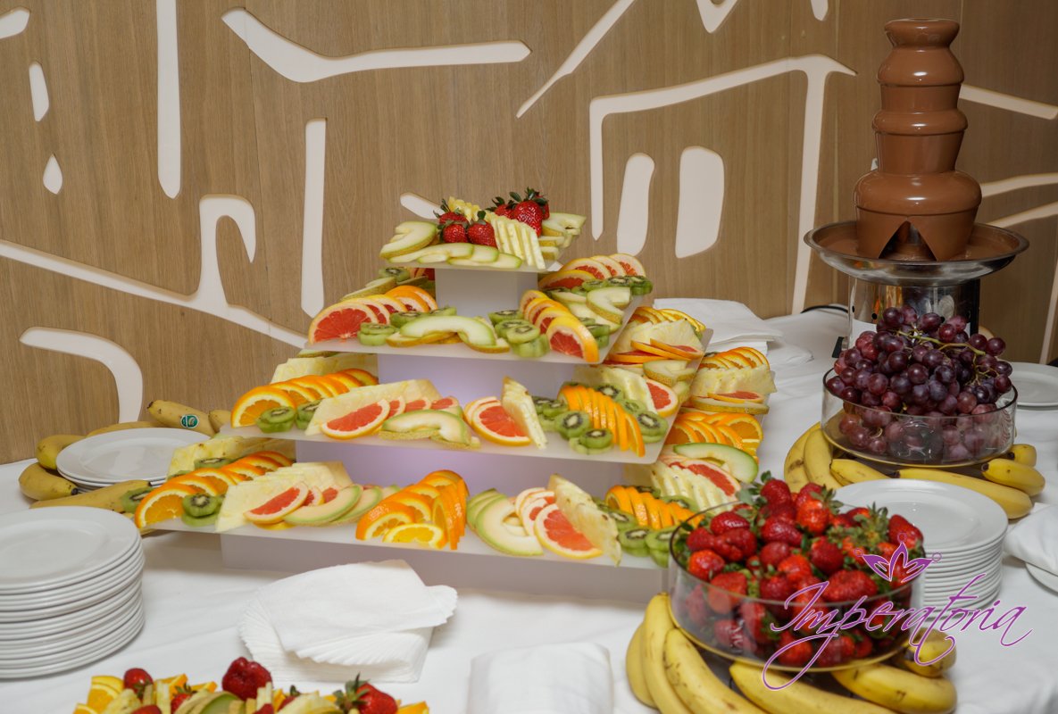 Imperatoria's tweet photo. Petrecere corporate la Sofia Sky Lounge Iasi cu fantana de ciocolata si masa de fructe! https://t.co/RAZBFWj5gb