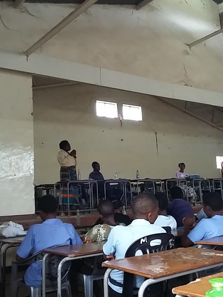 artgloafrica's tweet photo. #studentdrivensolutions Chief encouraging young girls to stay in school and develop themselves further. #gender https://t.co/BfHffCVb6S
