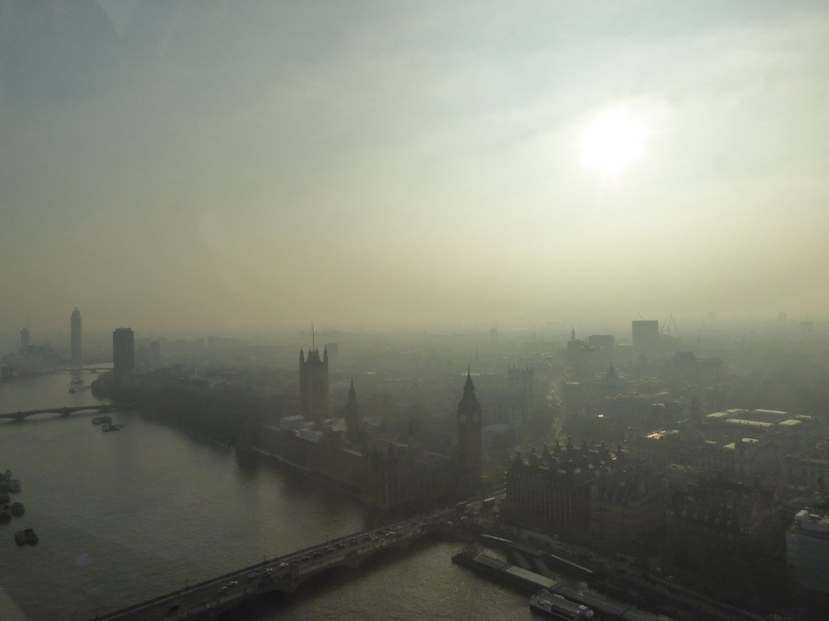 jdl_canary's tweet photo. Clearly visible air pollution around parliament from the London Eye yesterday @LondonAir https://t.co/79qYy6sxCw
