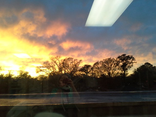 lisamarie___'s tweet photo. Sunset in between cases. I never thought I could be so happy here, ortho or neurosurgery. #comfortzone #worthit https://t.co/pUKVlhxz3s