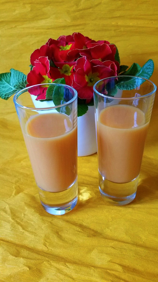 UhligCorinna's tweet photo. #smoothie #oftheday #carrots #mango #orange #smoothieking #raw #fruits #fruit #frutas #fresh #frukter #healthy #fit https://t.co/d5hXwPjB5W