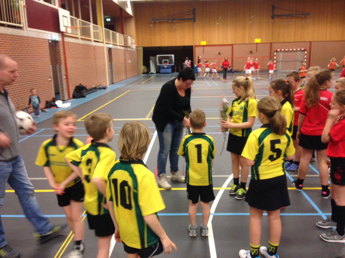 KCTietjerk's tweet photo. Kampioenneeee met een 8-5 overwinning. BAM patat en fristi 💪🏻💪🏻💪🏻#ofcola https://t.co/f5bUkZgt4H