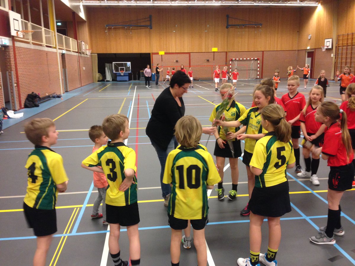 KCTietjerk's tweet photo. Kampioenneeee met een 8-5 overwinning. BAM patat en fristi 💪🏻💪🏻💪🏻#ofcola https://t.co/f5bUkZgt4H