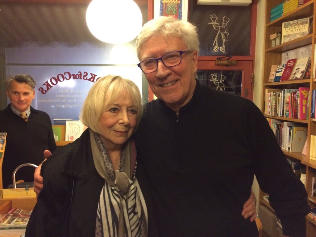 PowerofPoldark's tweet photo. .@RobinPoldark #RobinEllis at #BookForCooks #London with #Verity #NormaStreader #MediterraneanCookingforDiabetics https://t.co/HWd9YRGtAb