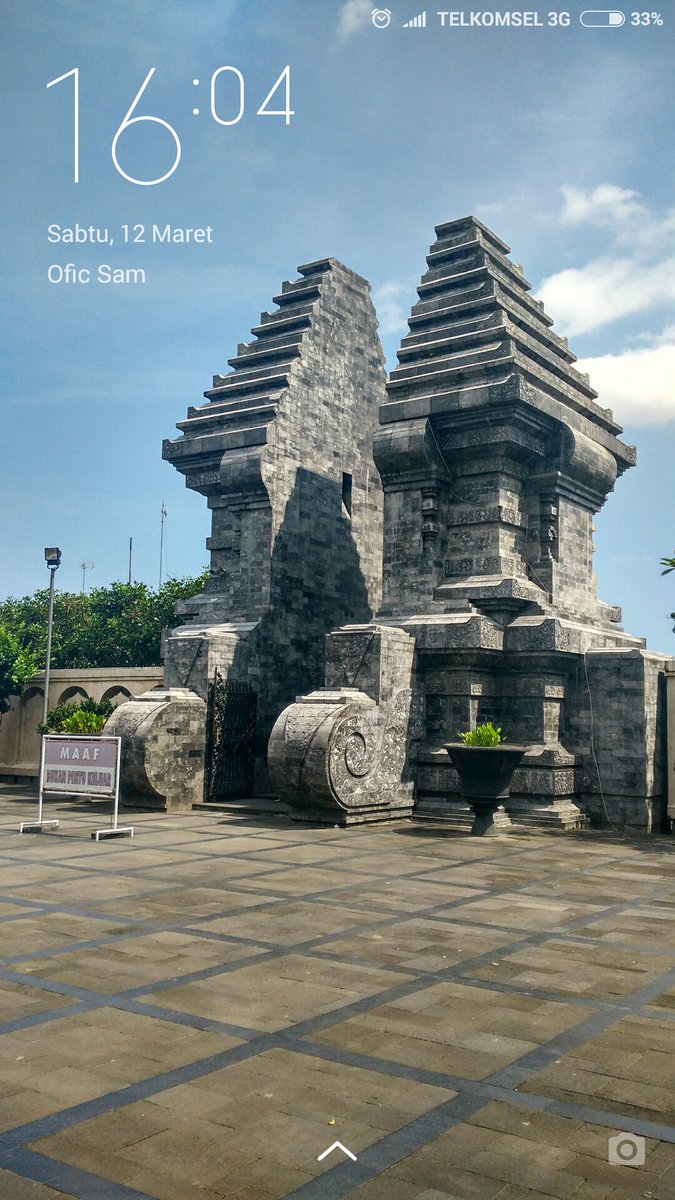 OficSam's tweet photo. Makam Bung Karno #mi4 https://t.co/0thzaZ97kc