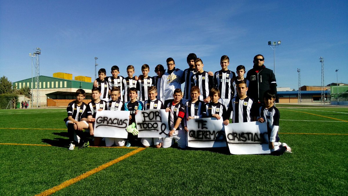 cdtalarrubias's tweet photo. Comenzó el partido con otro emotivo minuto de silencio de otro de los equipos que entrenaba Cristian. https://t.co/9MXz5RKkx3
