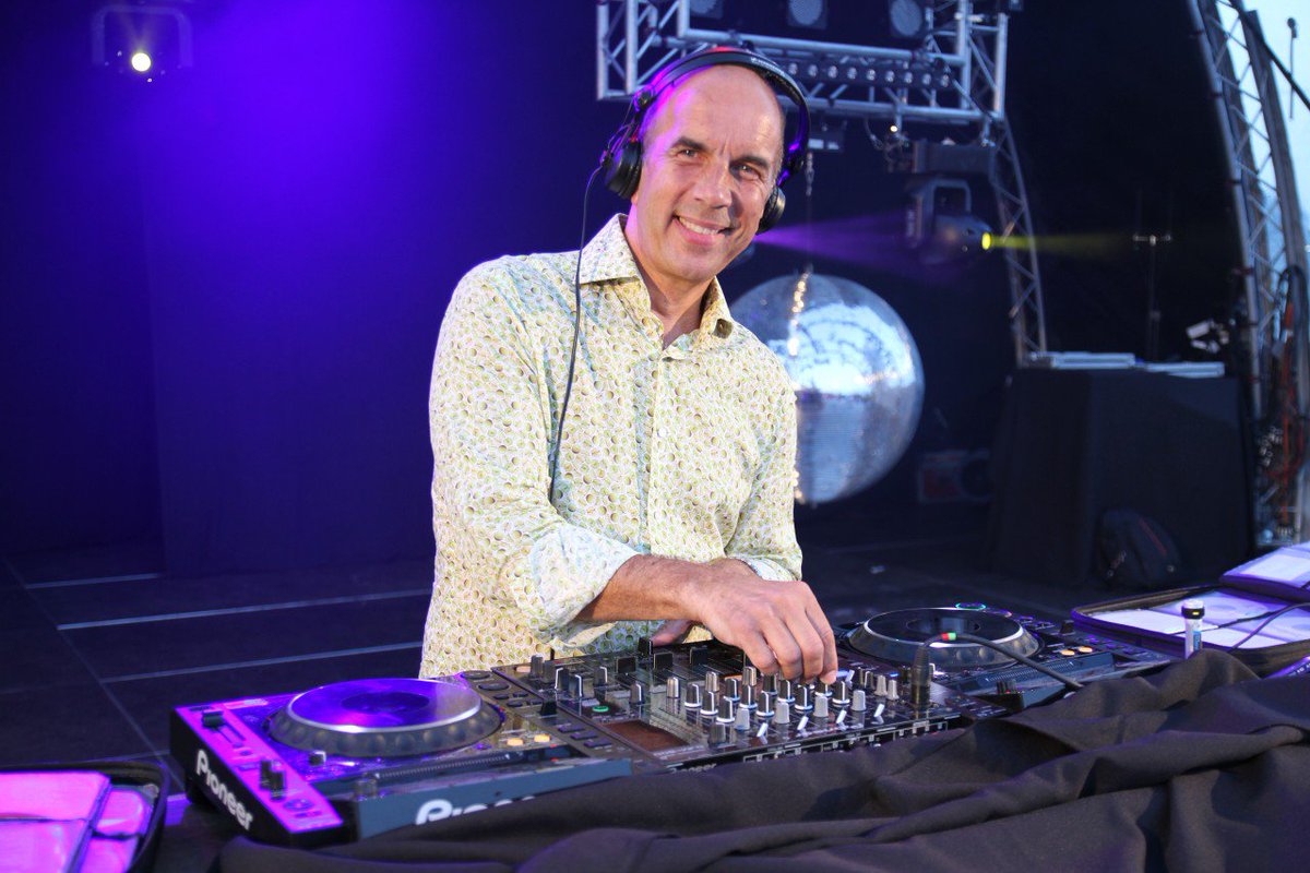 Ons nieuwe logo! Wij zijn er blij mee. Volg ons ook op facebook Classicsdancenight. @crevorevents <a href="/XCitingEvents/">Xciting Events</a>