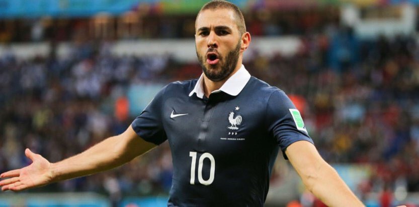 ActuFoot_'s tweet photo. Deschamps: "Benzema ? Vous n’êtes pas attaquant du Real pendant cinq ans, comme ça. Tous les pays nous l’envient." https://t.co/D2LPdx2hfx