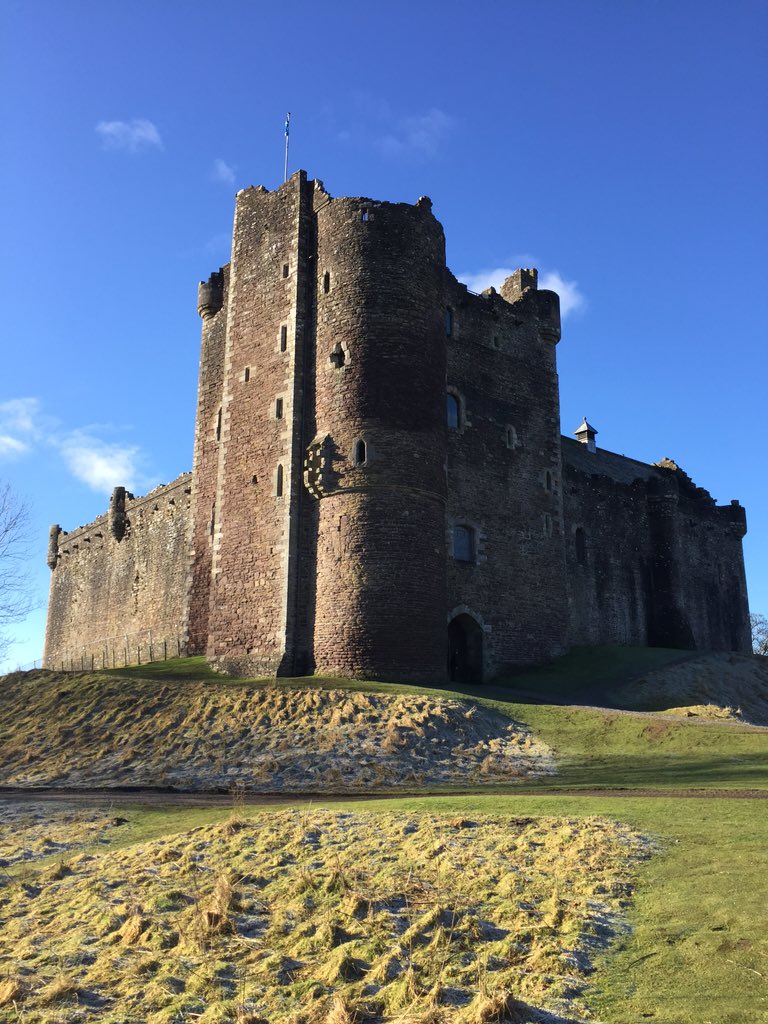 FeminarumMag's tweet photo. This is Doune Castle in Stirling which appeared in the "Outlander series." https://t.co/Ii15xqxPxq