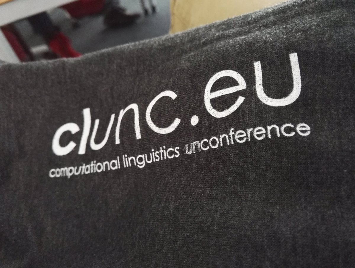 YNedderhoff's tweet photo. Graue Hoodies > Orange T-Shirts #clunc https://t.co/VSS7fhROgP