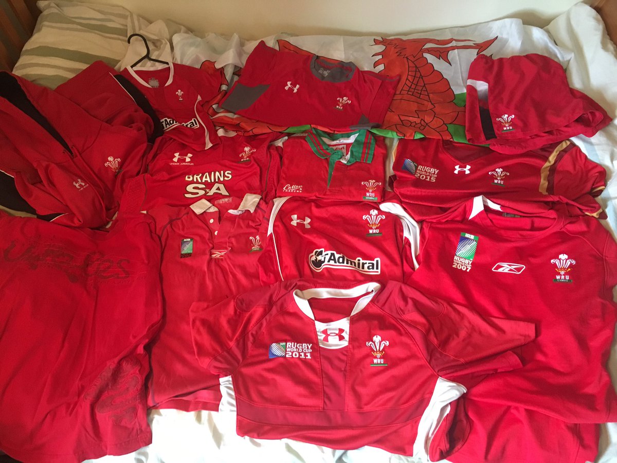 JimmyRowlands's tweet image. What to wear today?! #Walescollection #ENGvWAL