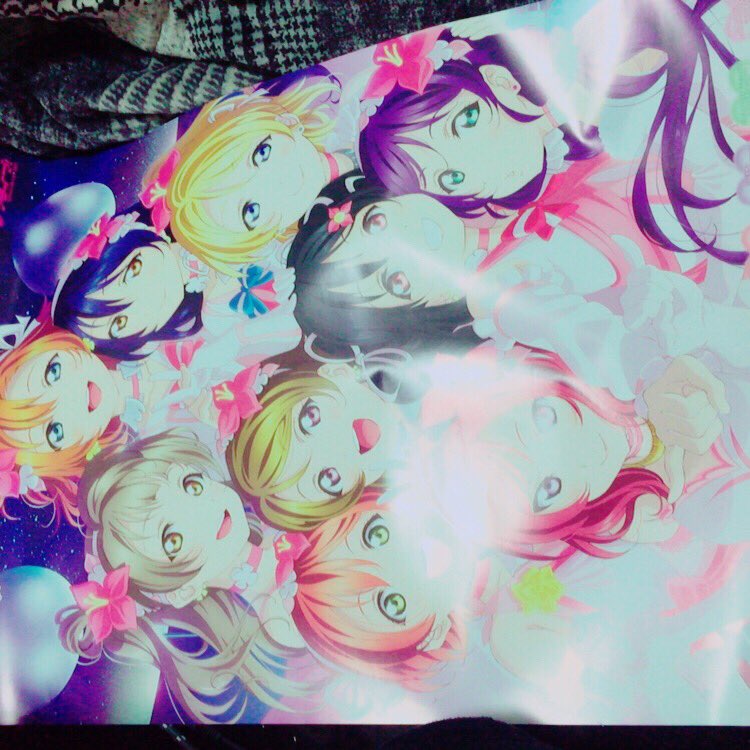 H_UYRM's tweet photo. 届いた〜！！！
早く開けたいし飾りたいから��いで撮ったら撮り方雑ww
お金ないからあんまり頼めなかったけど届いて嬉しい！！！ https://t.co/Z2WFNA4EFN