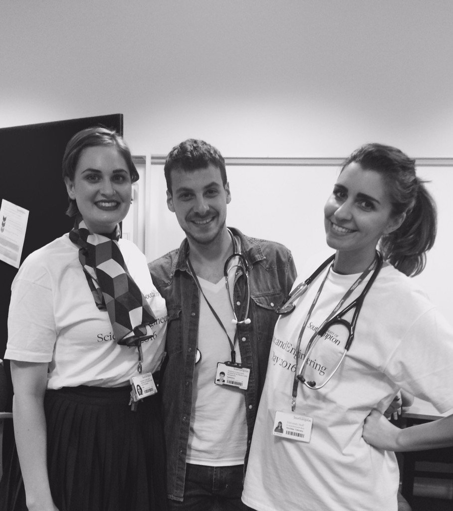 RMTehrany's tweet photo. Teaching children about #breathingpatterns at uni of Southampton #scienceandengineeringday @AmyEDin1 https://t.co/mf4lj6i4dw