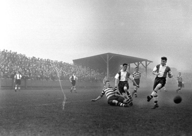 eaststandbaldie's tweet photo. #Hartlepools 2 v #Darlington 2 1955 in front of 17,000 fans, @Theleaguemag @Official_Darlo @DAFTS https://t.co/ts9068B8fX