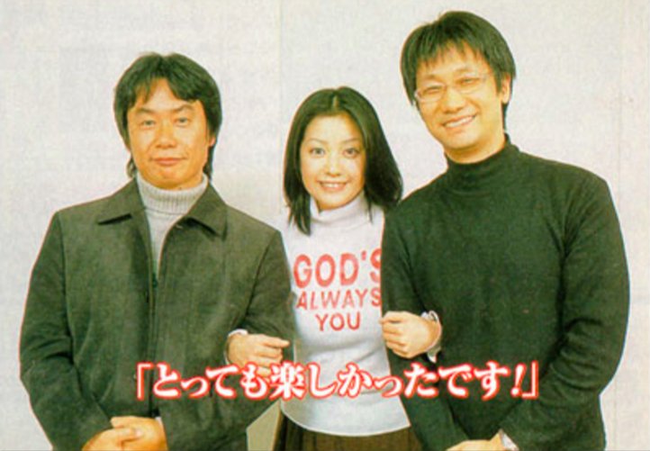 NintendoMemo's tweet photo. Shigeru Miyamoto, Hideo Kojima and the gravure idol Minako Komukai - Dori-maga, February 2004. #TheRightShirt https://t.co/uzHCbPo4E1