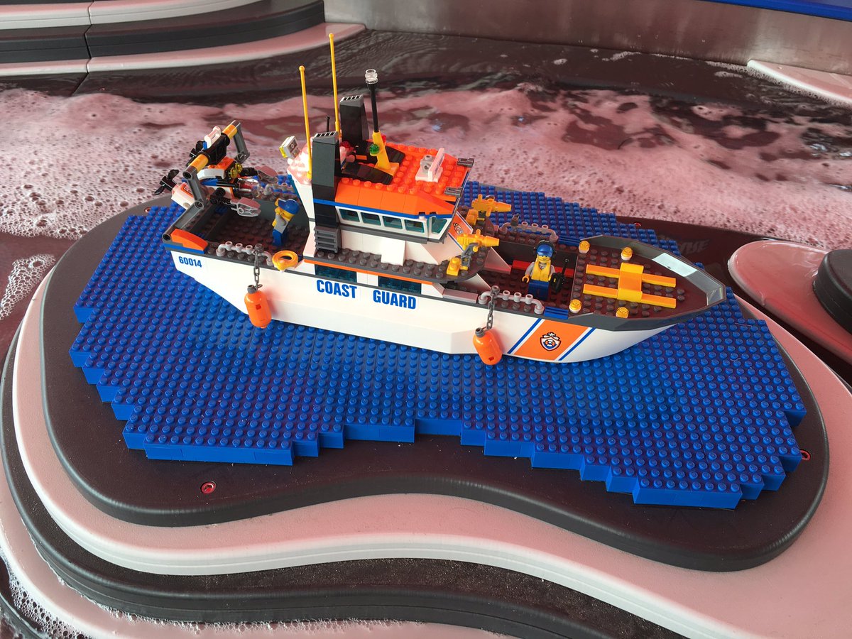 mainstreetmoms's tweet photo. #builtforkids I love the new build a boat at the LEGOLAND water park! @LEGOLANDFlorida https://t.co/jMaGqVEwly