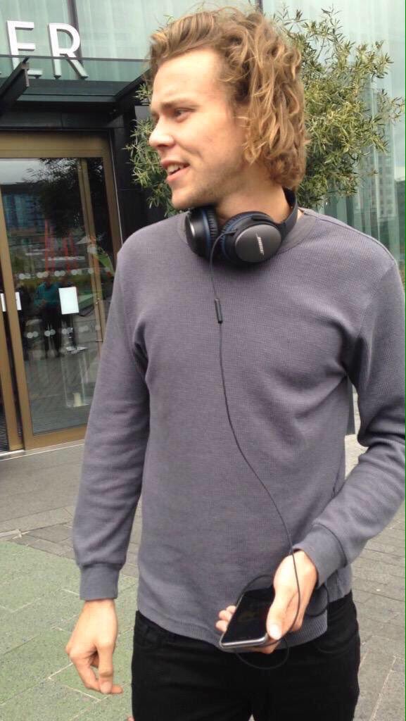 I'm gonna try this different. Hello! My name is Ashton. I like the drums, to sing, and cuddles. I'm pretty cool. Rt