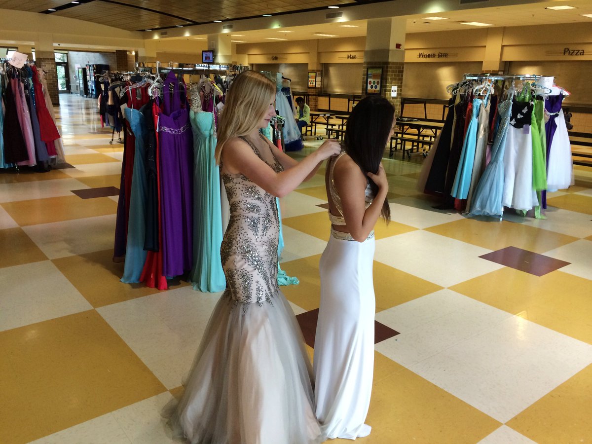 PromDress4Less's tweet image. Finding the perfect dress has never been so easy!💁 check out the sale at Allatoona High School until 2 pm!
