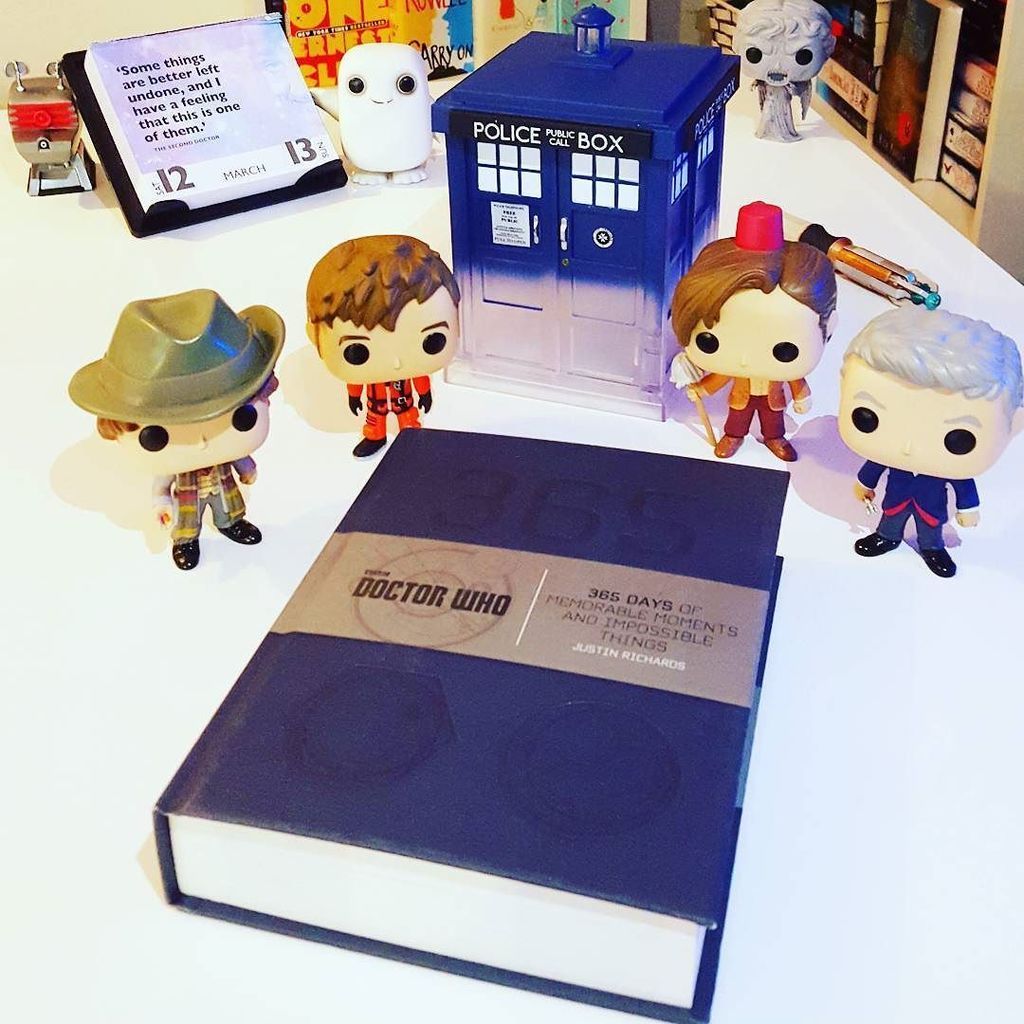 DoctorVadarWho's tweet image. #bookishmail and #funkomail 🎊
A new DW book arrived today and I can&apos;t wait to read it. It&apos;s a fascinating portrait …
