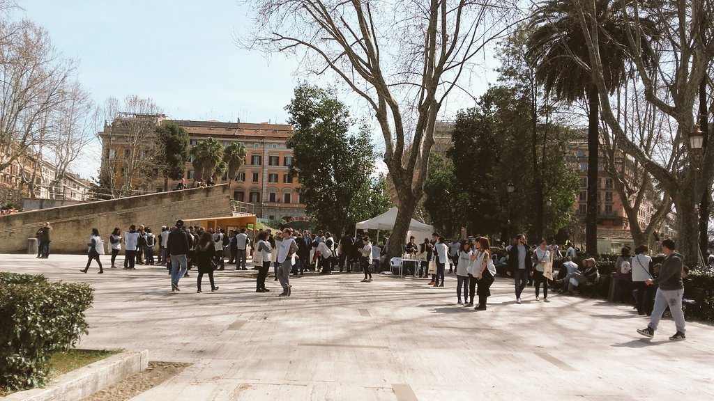 Studio_Pivot's tweet image. Anche @Studio_Pivot al #wakeupRoma a #PiazzaVittorio! @Retake_Roma @BulsaraAdv @EnLabs