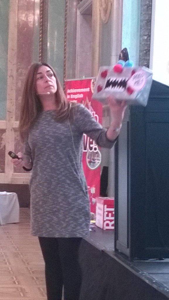 macmillanlucy1's tweet photo. Claire Medwell is feeding her sound monster!#MacmillanTDMadridPrimary #MacmillanbestmomentMadrid https://t.co/ff2QSnbJI2