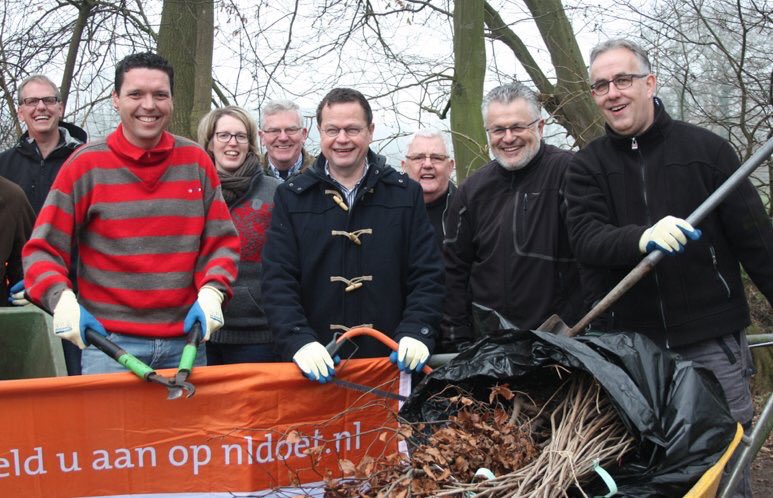 DePolBentelo's tweet photo. Er wordt hard gewerkt in de Pol met @NLDOET In totaal ruim 60 vrijwilligers actief gisteren en vandaag. Super! https://t.co/YKLSDZ4snT
