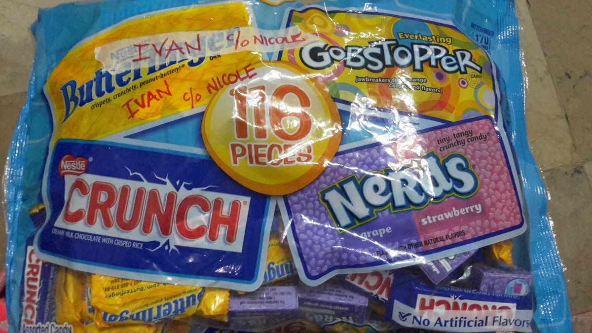sarahliciouss's tweet photo. My mom gave this chocolates to my ex in todays balikbayan box. Sorry di ko na maibibigay to. Kainin ko na lang! Lol. https://t.co/olEiZKQUFk