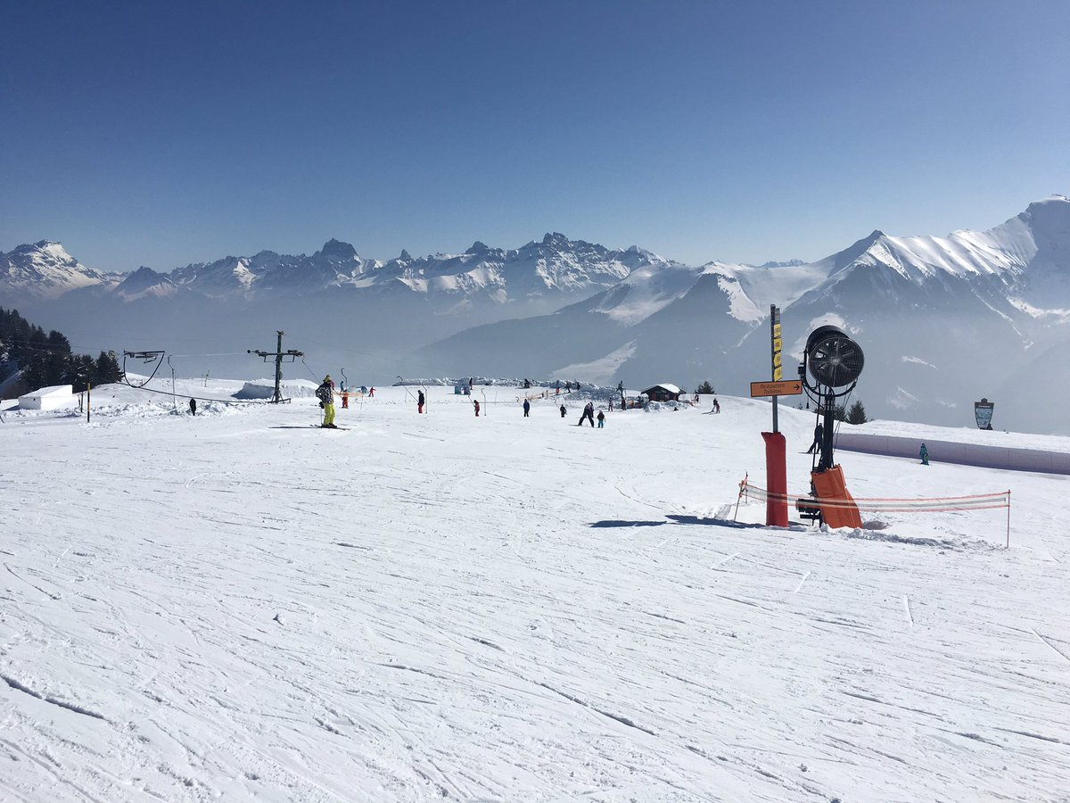 _MountainPlus's tweet photo. Is this the best March ever? #sunshine #perfectsnow #morgins #mountainplus @Morgins_Suisse @SocialPds @LesPdSNL https://t.co/NS04pofyRy