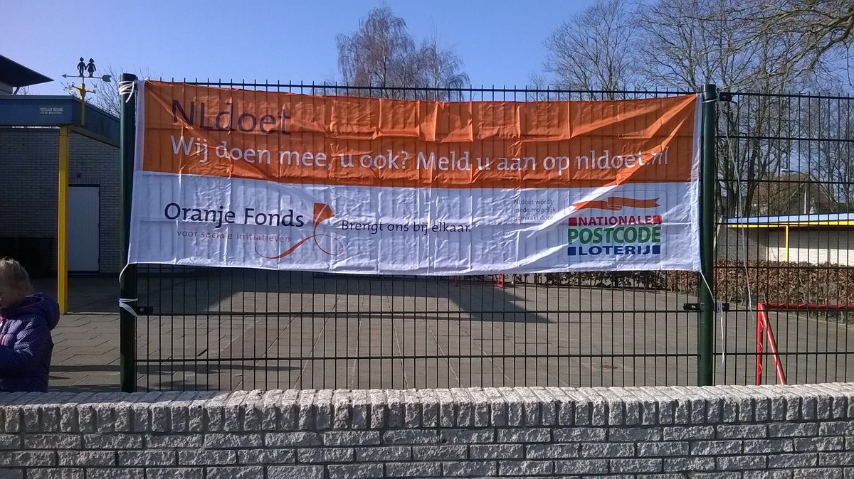 VWNNDFM's tweet photo. Vluchtelingen aan de slag bij basisschool de Toekomst in #bakhuizen voor #NLdoet https://t.co/993JiJUDoU