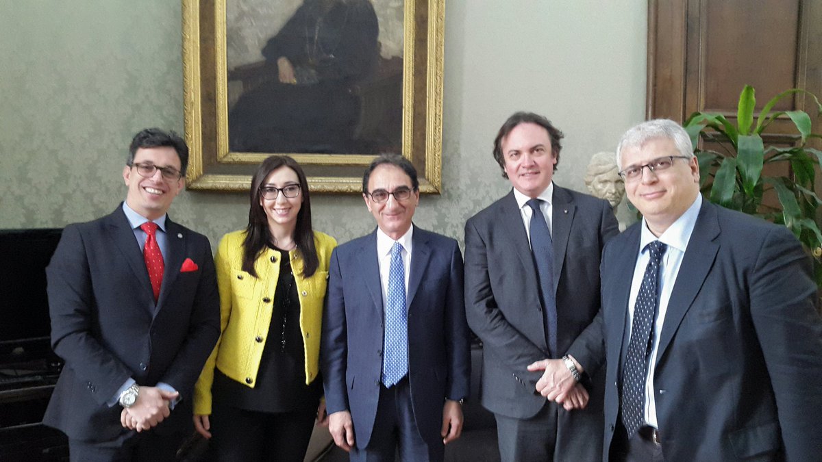 cooper_fin's tweet photo. @LimoncelliMarco e @BureauVeritasNA  l'Avv. F. Napolitano dal Sindaco Catanzaro, dal Pres. CCIAA e Gruppo Caffo. https://t.co/h3uOxtMeh9
