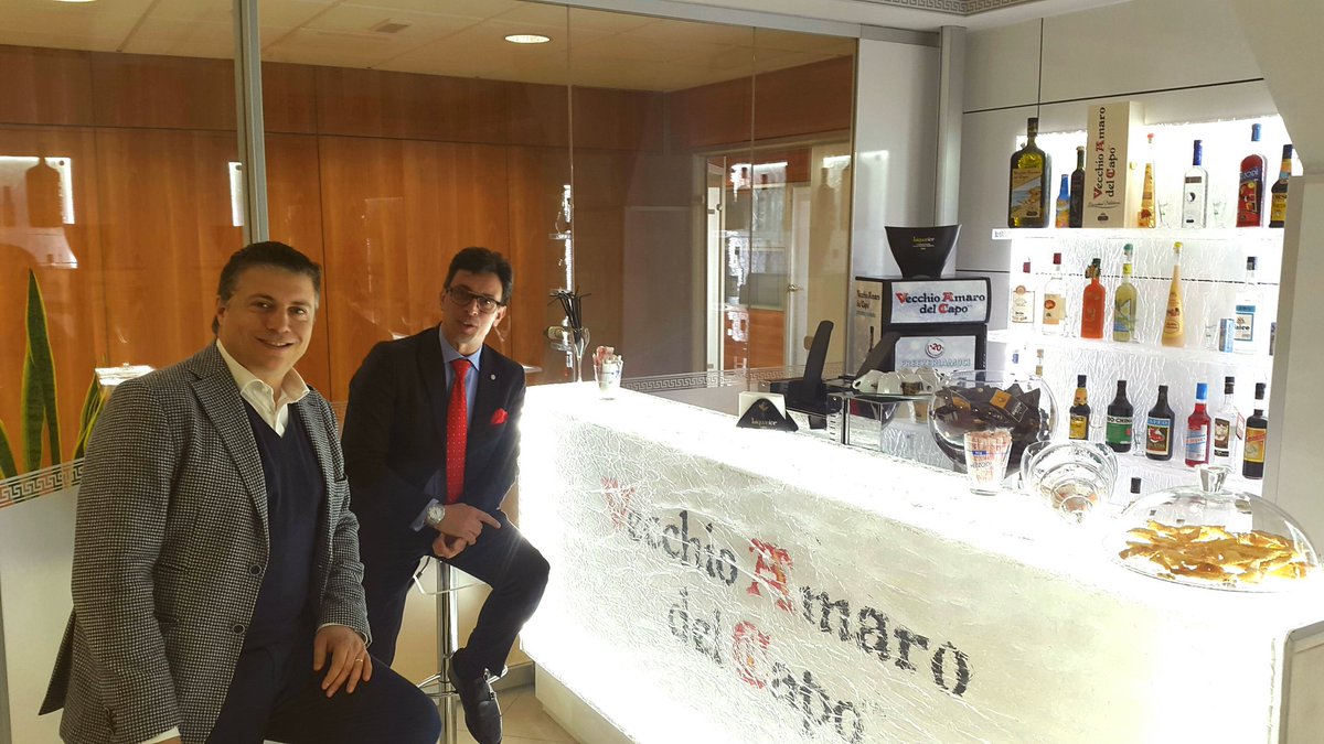 cooper_fin's tweet photo. @LimoncelliMarco e @BureauVeritasNA  l'Avv. F. Napolitano dal Sindaco Catanzaro, dal Pres. CCIAA e Gruppo Caffo. https://t.co/h3uOxtMeh9