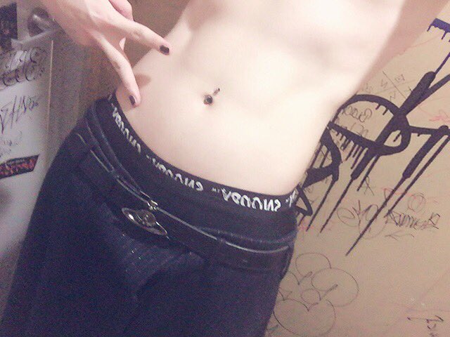 【途中経過】
一週間、頑張って腹筋鍛えてみました！
（右が一週間前、左が一週間後です）

何点でしょうか？
（前回に引き続き、厳しめに採点よろしくお願い致します☻）

※一緒にダイエット頑張るぞー！って思った方はリツイート(^o^)