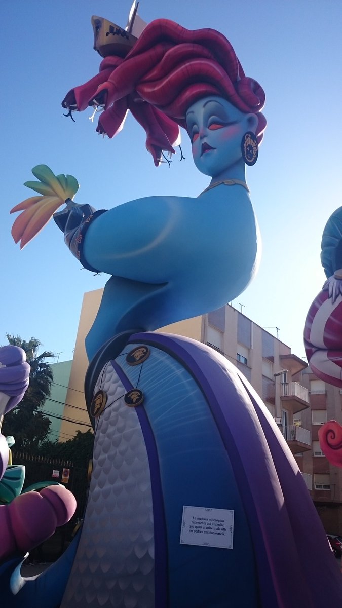 carol_blo's tweet photo. Medusa, una de las tres gorgonas en la Falla Benicarló  #CulturaClásicayFallas #FallasUNESCO #Fallas2016 https://t.co/CAlZULqabZ