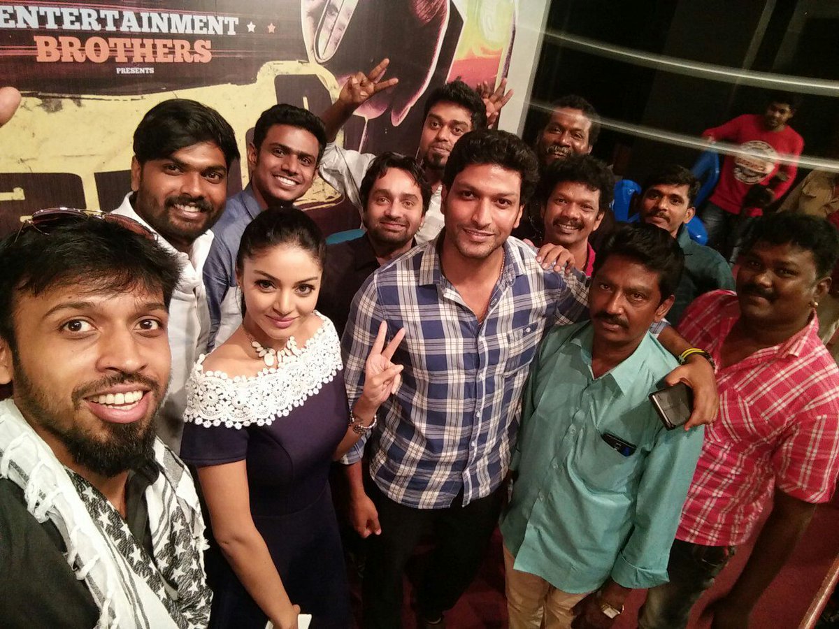 mathivananr's tweet photo. Mandatory #Sawaari Selfie @karthikyogitw @GuhanSenniappan @sanampsetty @Composer_Vishal https://t.co/IH8rszkL1t
