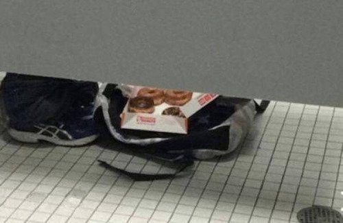 anonymous_webeo's tweet image. Cuando el hambre es más fuerte que el olor a caca... 😷
#clandelwebeo #weasquepasan