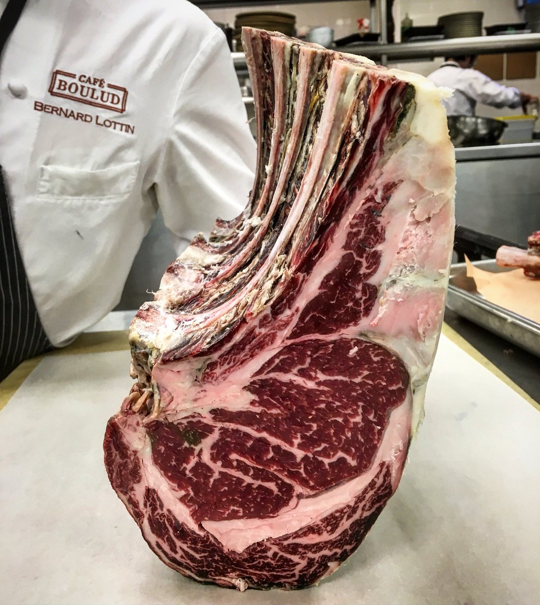 40 day dry aged <a href="/cumbraes/">Cumbrae's</a> #côtedeboeuf #dryage #beef #foodinhands #foodstagram  #canadian