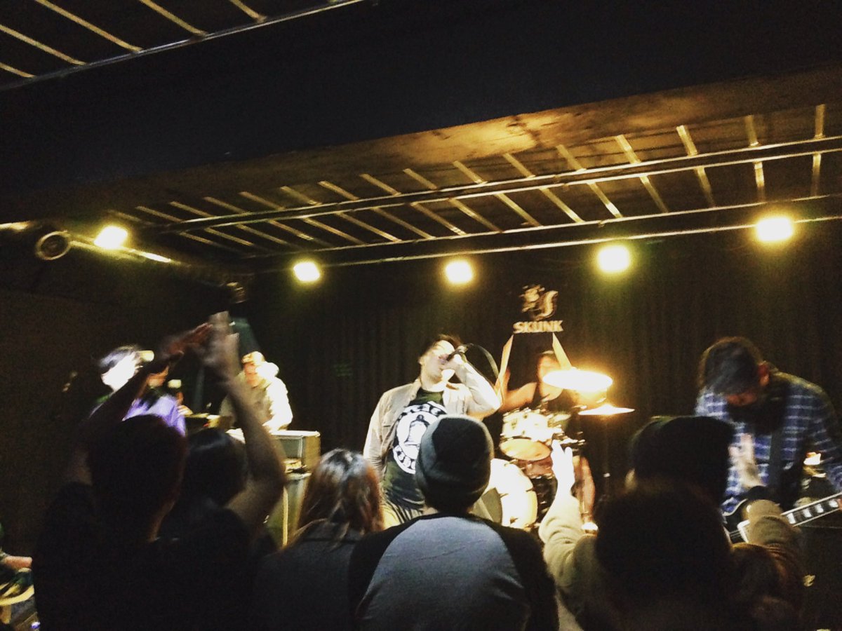 HxC_BlackMurder's tweet photo. The Geeks 공연 시작 #TheGeeks #긱스 #TownhallNewYearFest #Skunkhell #스컹크헬 https://t.co/Wnc0oZNIuC