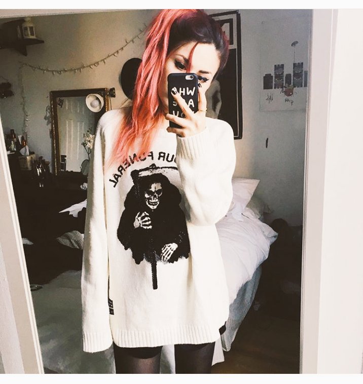 AcaciaMartinn's tweet photo. Oversized knits forever https://t.co/dXEsrRXIBb