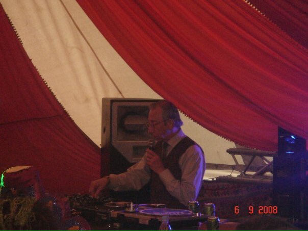 SmokinBonesUK's tweet photo. DJ Derek RIP was awesome @Bestival https://t.co/z406cECPzw