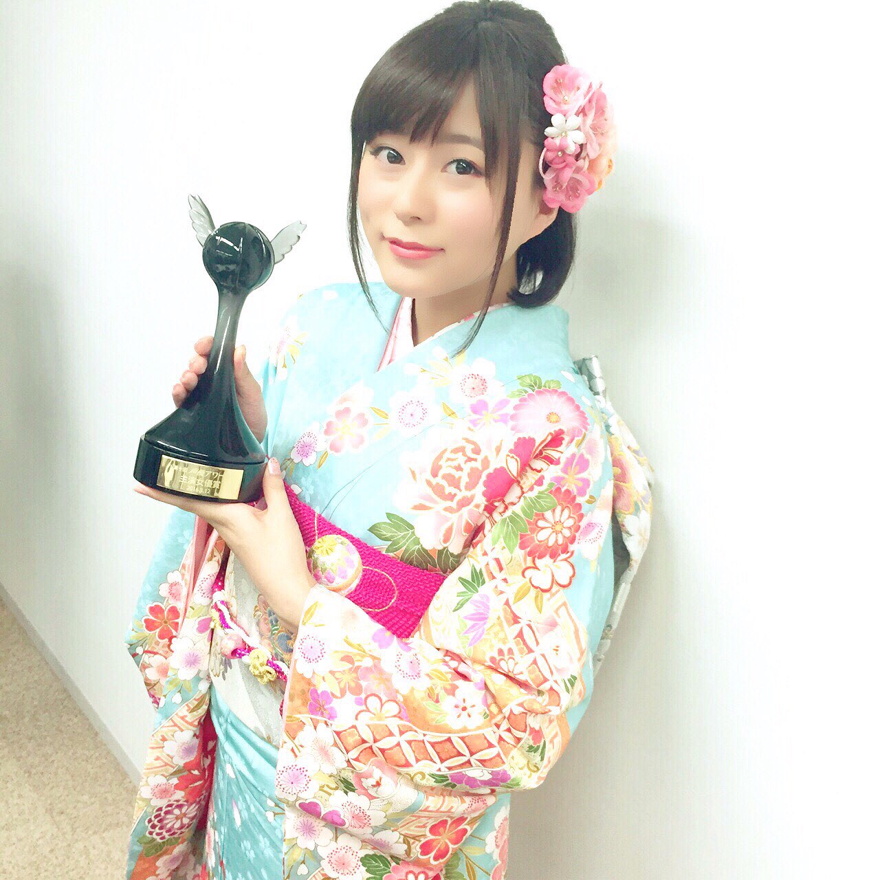 水瀬いのりinfo 第10回声優アワード主演女優賞 本当にありがとうございました 私1人の頑張りではなく主演として関わった作品で支えてくれた皆様 そしていつも応援してくれる皆様のおかげです 私は私のファンの方が大好きです これからも声を想いを届け