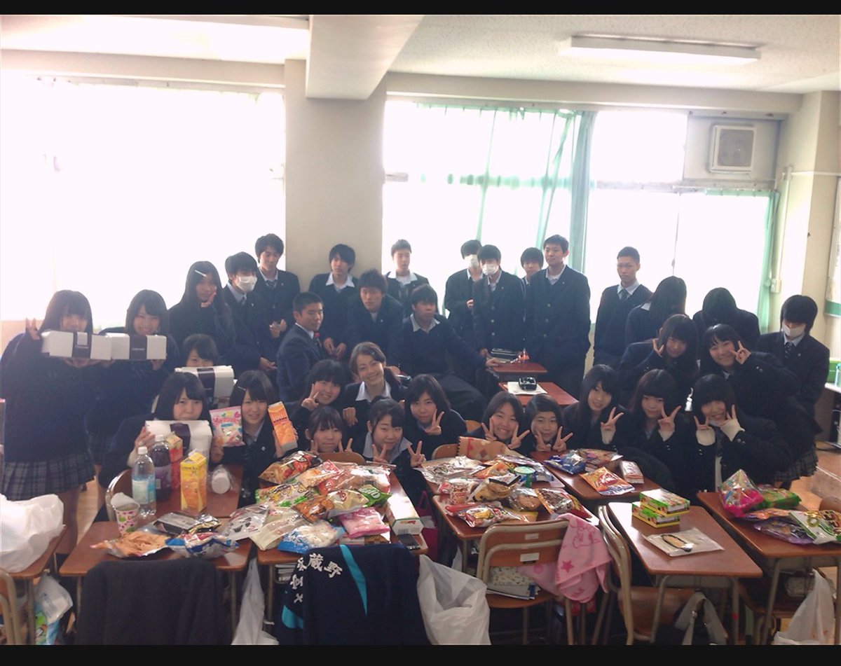 f150219's tweet photo. ダルかったり面倒くさかったり色々あったって思うと今さら悲しくなってきた
高校三年間楽しかった
今まで出会ってきた人とは大体会わなくなっちゃうけどいつかまた会いたい！！
いい思い出が出来たありがと～ https://t.co/V2zj4V3hKF